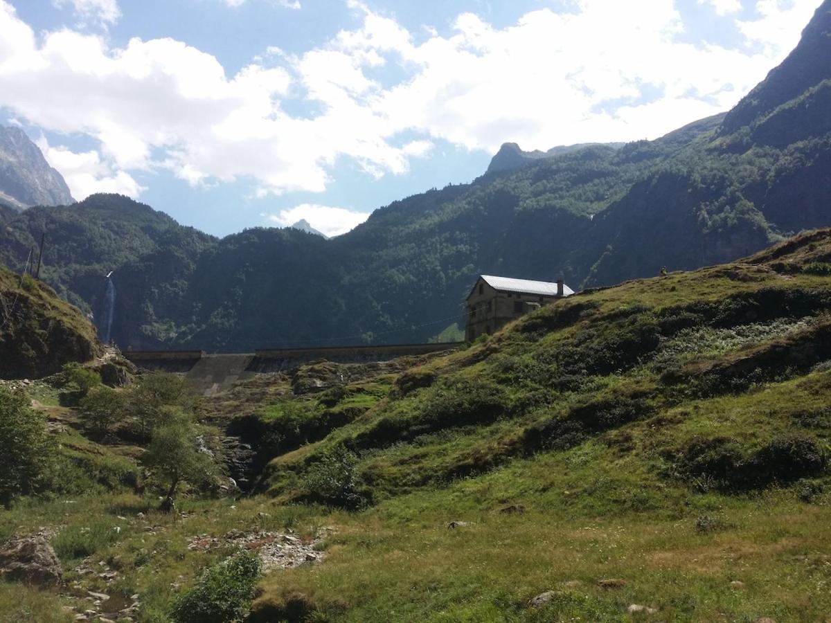 Appartement T2 4 Personnes Wifi Et Climatisation Bagneres-de-Luchon Екстер'єр фото
